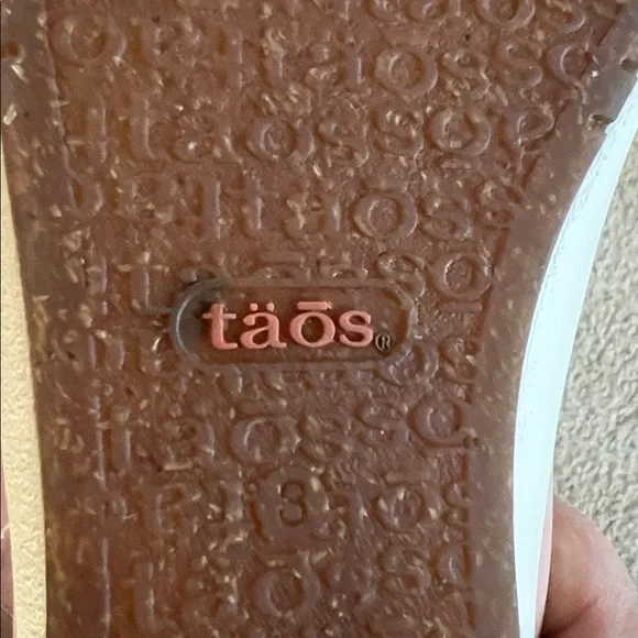 Taos Zipster Shell Pink Leather Sneakers Size 8 NWOB - Picture 8 of 9